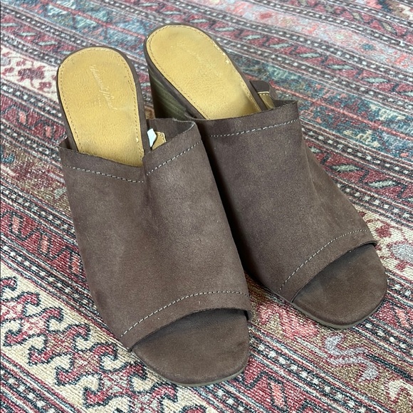 Universal Thread sz 9 Taupe Brown Heeled Sandals - Picture 1 of 6